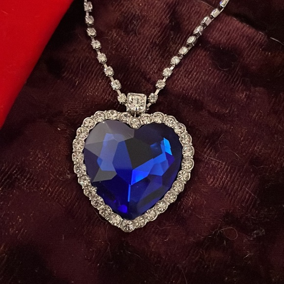 Titanic Costume Heart Necklace - Picture 2 of 3